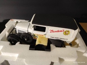 Danbury Mint 1930s Bordens Milk Truck