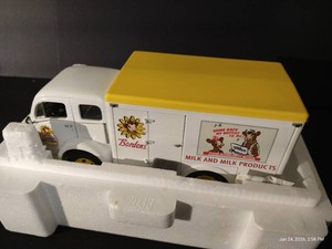 Danbury Mint 1955 Bordens Milk Truck