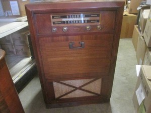 (A-3) Vintage Philco Model 51-1730 ...