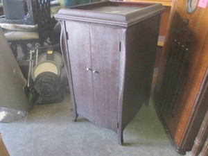 (A-1) Vintage The Long Furniture Co...