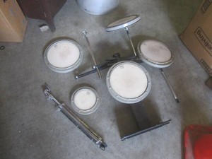 (BR2) Remo Practice Drum Set As Sho...