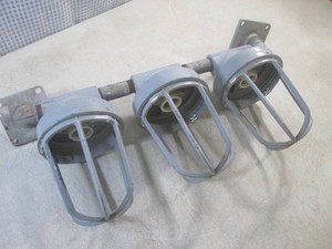 (G-1) 3 Explosion-Proof Style Light...