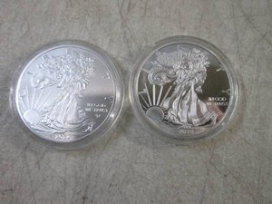 (CNTR) 2 Replica Walking Liberty Co...