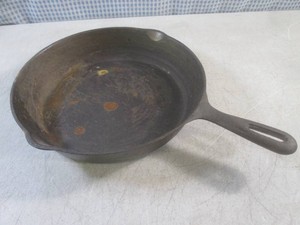 (H-2) 10 12 Cast Iron Pan...