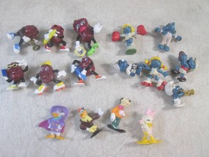 (EC1) Small Toy Figures...