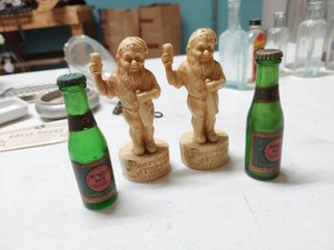 Peerless Amber Beer & Wonder Mix Advertising Shakers