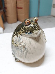 Unmarked Ceramic Frog Figurine Mottled Green White Glazed Art Pottery