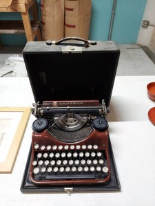 Underwood Portable Noiseless Typewriter in Case With Maintenance Kit