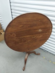 Antique Philadelphia Walnut Tilt Top Birdcage Table from Late 18th Century Measuring 33 12in