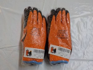 4 pair Water Proof size 7 Gloves...