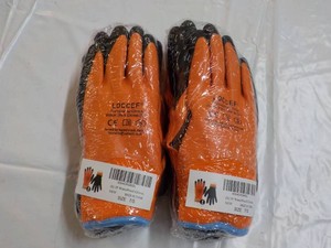4 pair Water Proof size 7 Gloves...