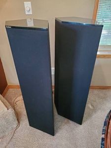 Set of 2 Tall Soundwave speakers