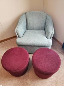 Very nice Chair and 2 Storage Ottomans in great condition