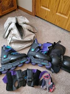 Vintage collectible Lightning Rollerblades w Rollerblade Protective Pads, size 5