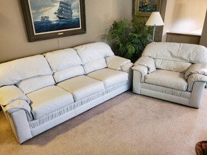 GORGEOUS Vintage Broyhill Leather Shoppe Sofa and matching Broyhill Chair in excellent condition
