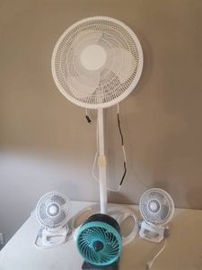 Lot of 3 Working Fans 1 floor oscillator and 3 personal