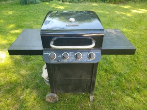 Charbroil outdoor grill Lightly used with cover