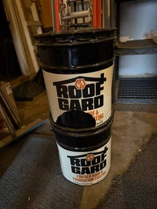 2 5 Gallon Pales Roof Gard Fibered Roof & Foundation Coating