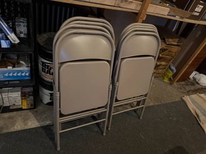 8 Folding Chairs