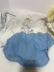 2 Adorable Vintage Aprons and Tea Towels