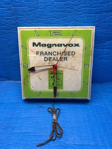 Vintage Magnavox Franchised Dealer Lighted Advertising Wall Clock