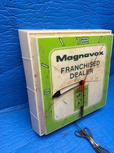 Vintage Magnavox Franchised Dealer Lighted Advertising Wall Clock