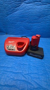 New Milwaukee M12 XC5.0 Battery & Charger Starter Kit  Out of Box