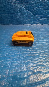 New DeWalt 20V MAX 5.0Ah Lithium-Ion Battery  Out of Box