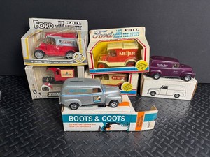 ERTL Ford Delivery Truck Banks Mixed Lot