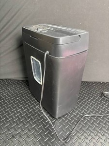 Insignia 6-Sheet Paper Shredder