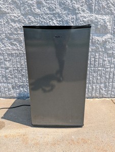 MIDEA MINI FRIDGE WITH FREEZER COMPARTMENT