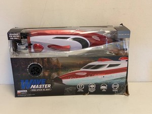 WAVEMASTER HIGH-SPEED AC BOAT