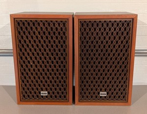 BG - Vintage Floor Speakers - Akai SW-135 Pair