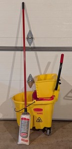BG - Mop Bucket & Mop - Rubbermaid WaveBrake, Libman Mixed Lot