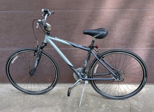 BG - Hybrid Bike - Trek 7200 Multitrack 26In Tires