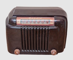 WR - Vintage Bakelite Radio - Bendix Model 0526A
