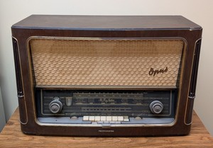 LR - Vintage Tube Radio Telefunken Opus 7 for Repair or Parts