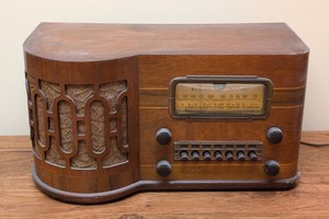 LR - Vintage Tube Radio - Sentinel Superhet for Repair or Parts