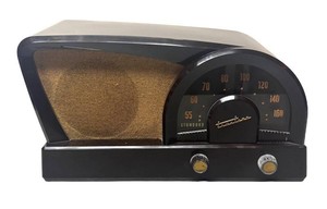 RR - Vintage Truetone Boomerang Radio Model D2018