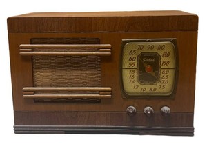 LLR - Vintage Sentinel Broadcast Short Wave Table Radio