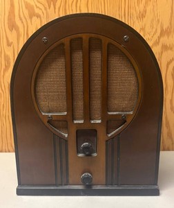 RR - Vintage Philco Cathedral Tube Radio Model 84