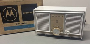 RR - Vintage Motorola AM Radio Model AT30BH