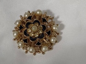 Signed Karu Spinning Pearl & Gold Tone Brooch