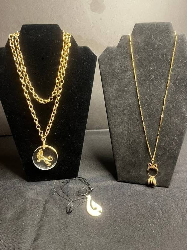 VTG Fashion Jewelry Necklace Lot Inc Sarah Coventry Gold-Tone Necklace w Lion Pendant