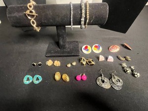 VTG Costume Jewelry - Mixed Earrings & Bracelets
