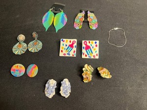 VTG Costume Jewelry - Earrings & Bracelet Mixed Lot