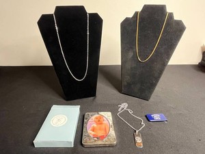 Jewelry & Collectibles Mixed Lot - Necklace, Frame & Ford Clip