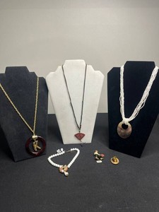 VTG Jewely Assortment Inc Necklaces, Pin & Tiger Eye Pendant