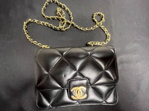 Quilted Chain Shoulder Bag - Chanel CC Clasp Black - unauthenticated