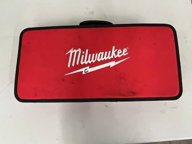 Cordless Grease Gun - Milwaukee M18 2646-20 in Case